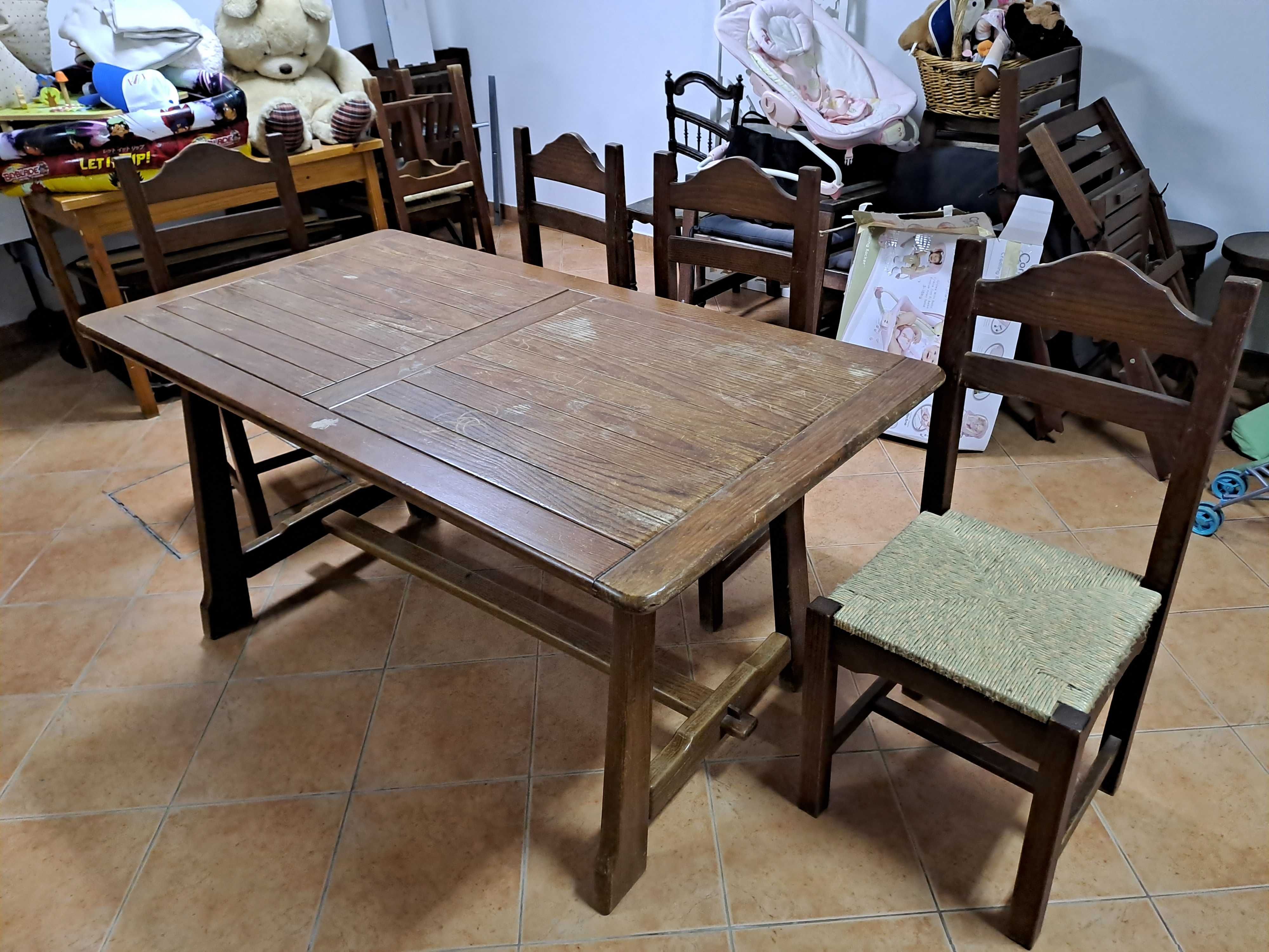 Conjunto mesa e 6 cadeiras rústicas em pinho maciço