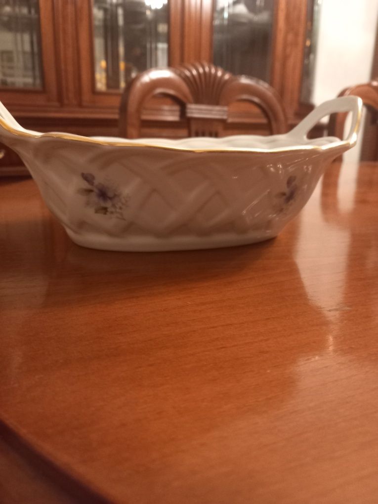 Cesta em porcelana