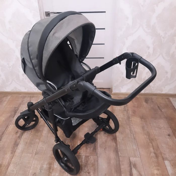 Дитяча коляска в ідеальному стані