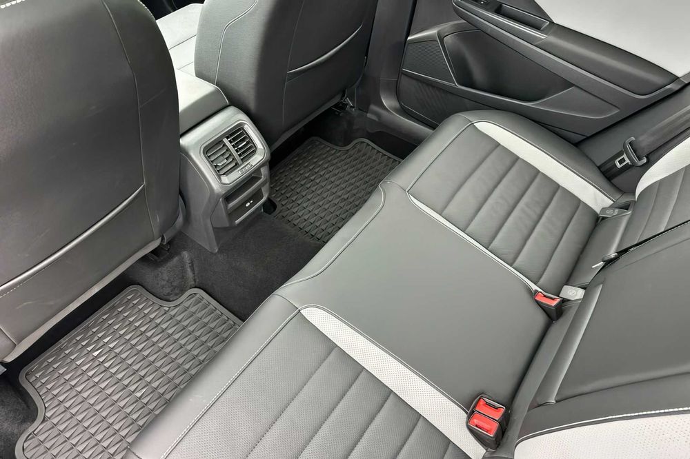 Volkswagen Taos      2022