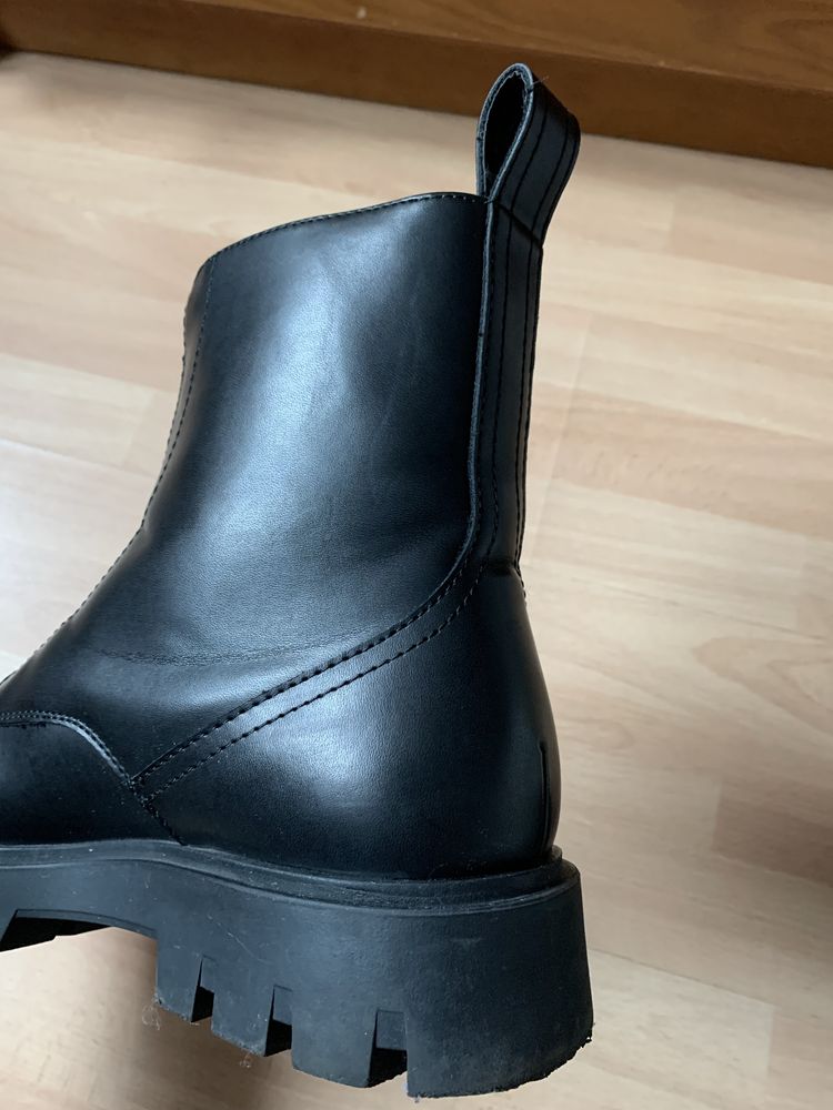 Botas Monolith Homem Zara