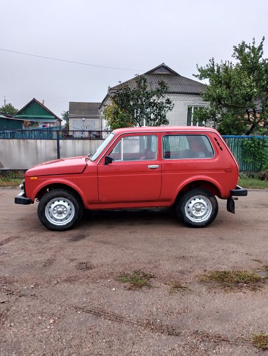 Продам Ніву 2121 бензин 82 рік