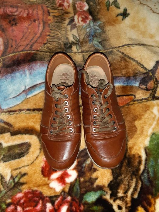 Sapatilhas em pele número 41