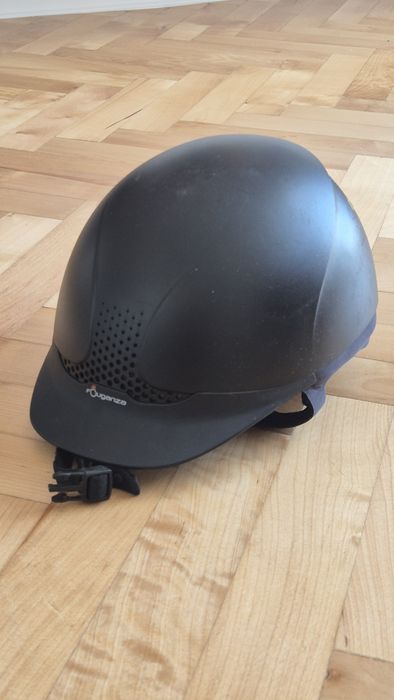 Kask jeździecki.