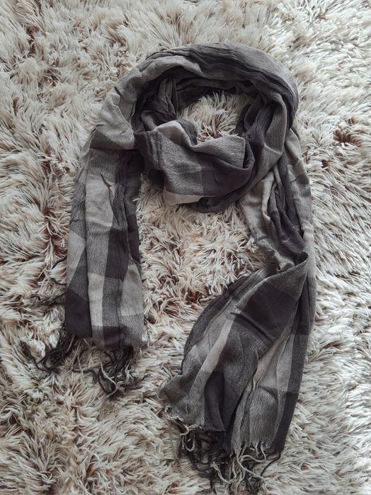 Szary szalik/chusta w kratkę