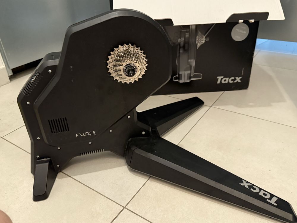Trenażer Tacx flux s z kasetą