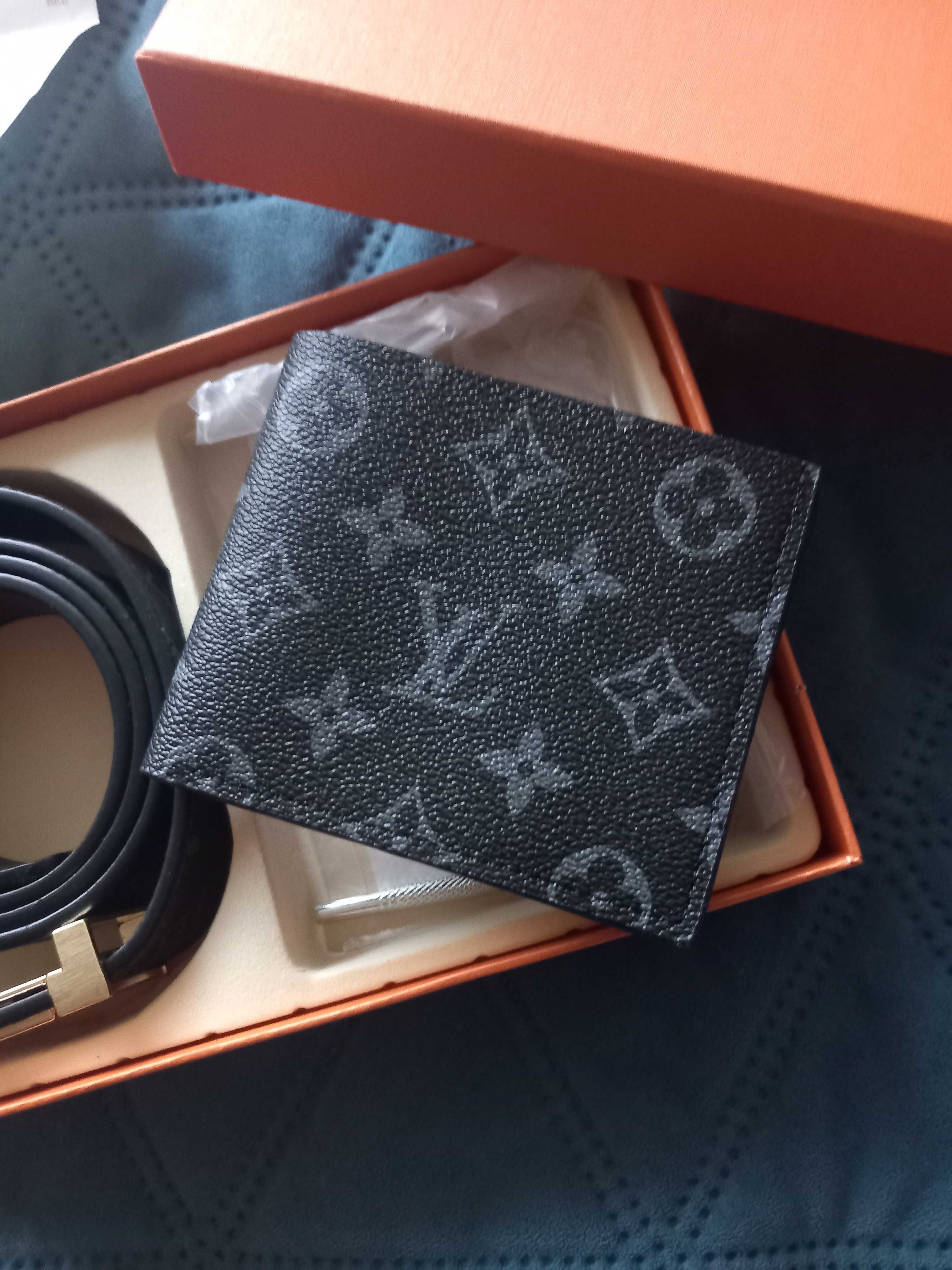 Conjunto Louis Vuitton – Cinto (115 cm) + Carteira Monogram Eclipse