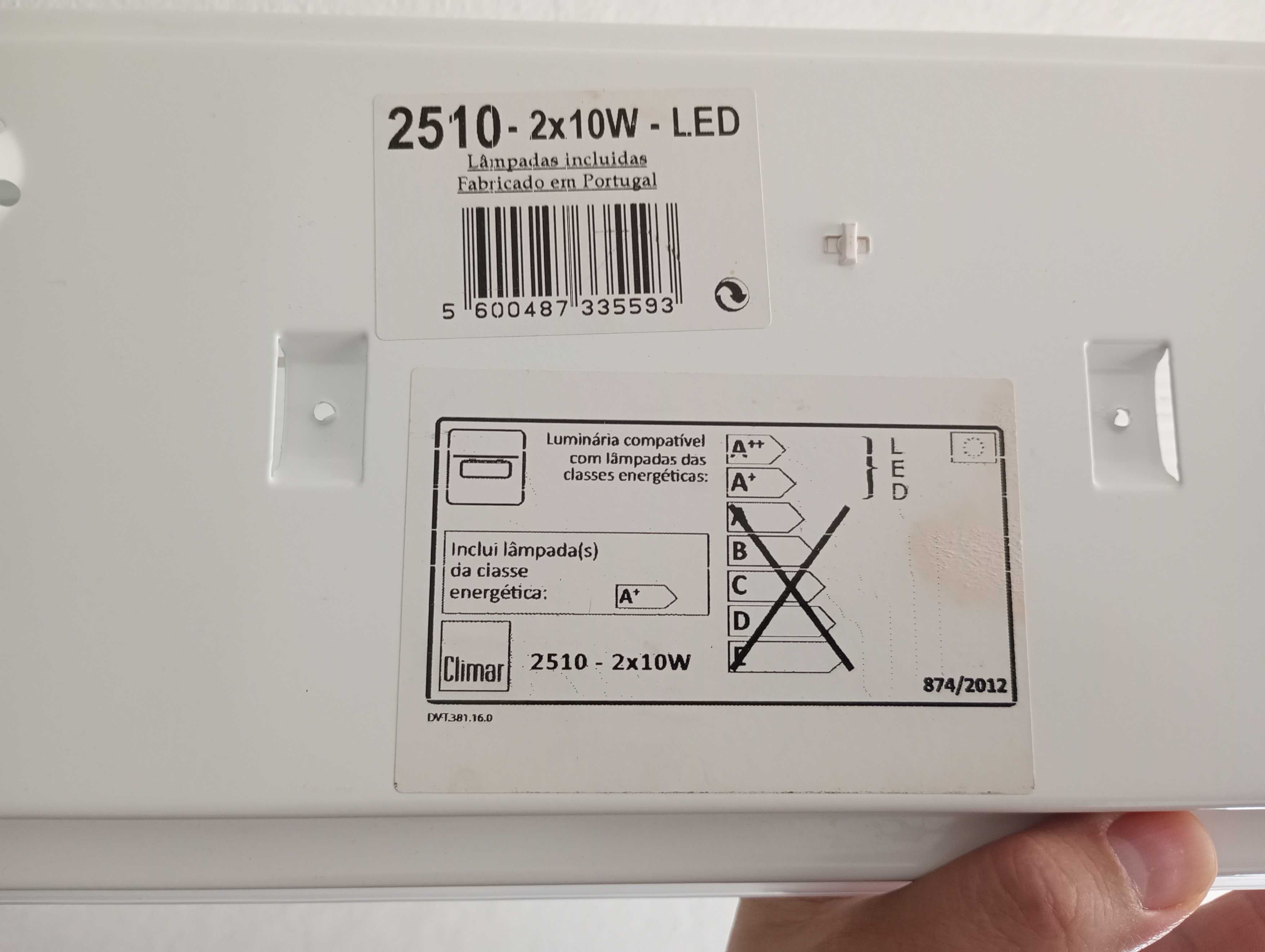 Lâmpada LED para cozinha ou garagem
