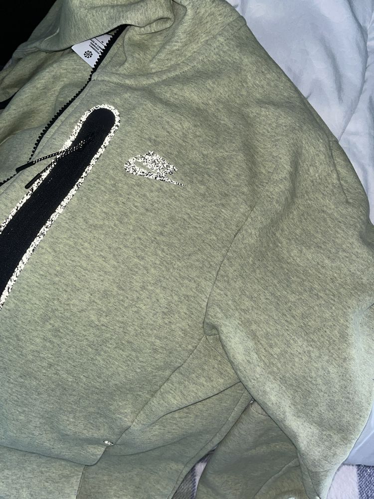 Продам костюм nike tech fleece