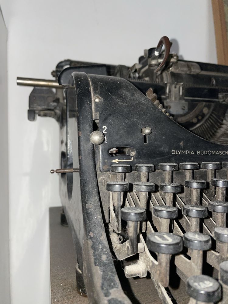 Stara maszyna do pisania Diplomat