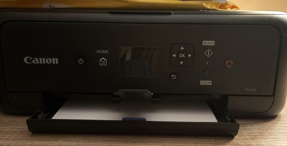 Sprzedam drukarkę z kolorowym drukiem