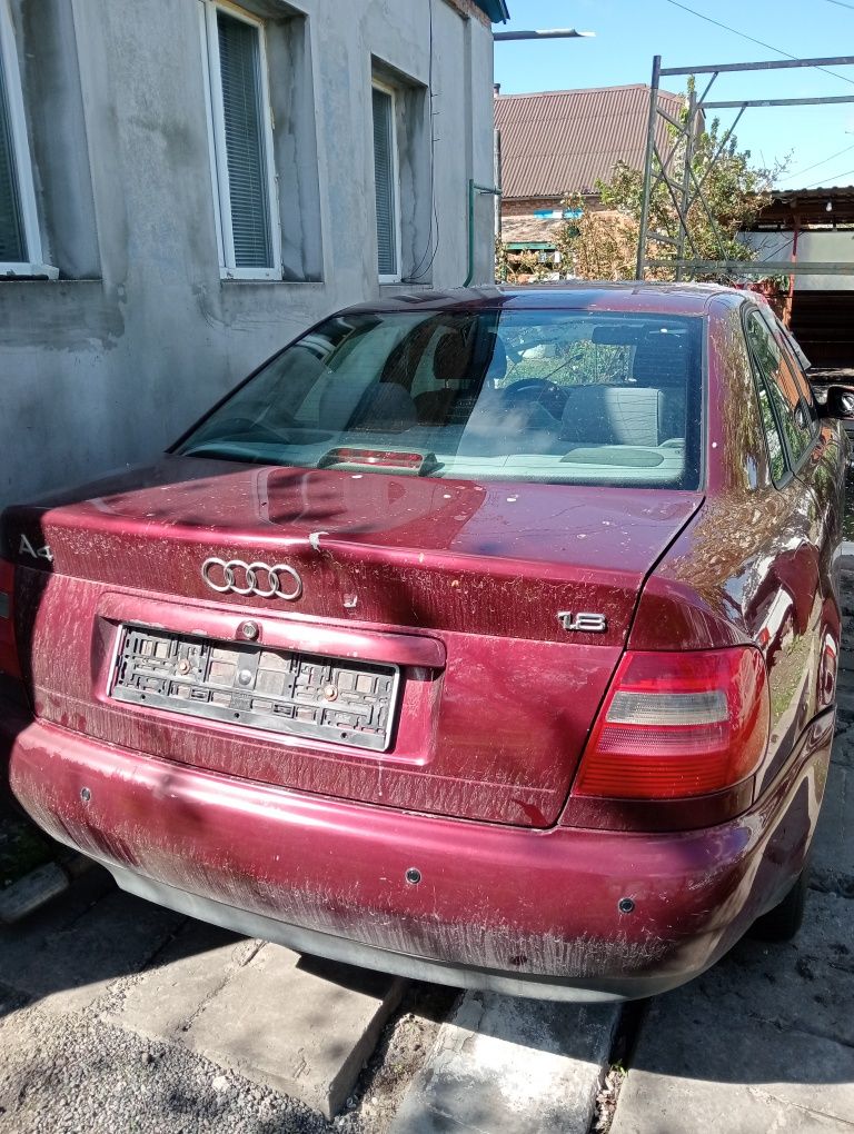 Разбираю  Ауди А4 б5 1.8