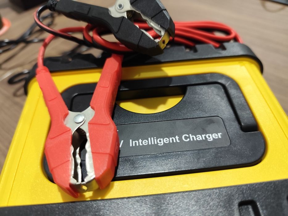 Импульсное зарядное устройство E-Fast TK-1200 12V20A/24V10A