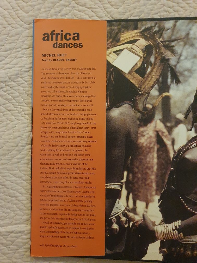 Livro em Inglês- Africa dances