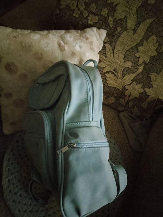 Рюкзак жіночій,дуже зручний.