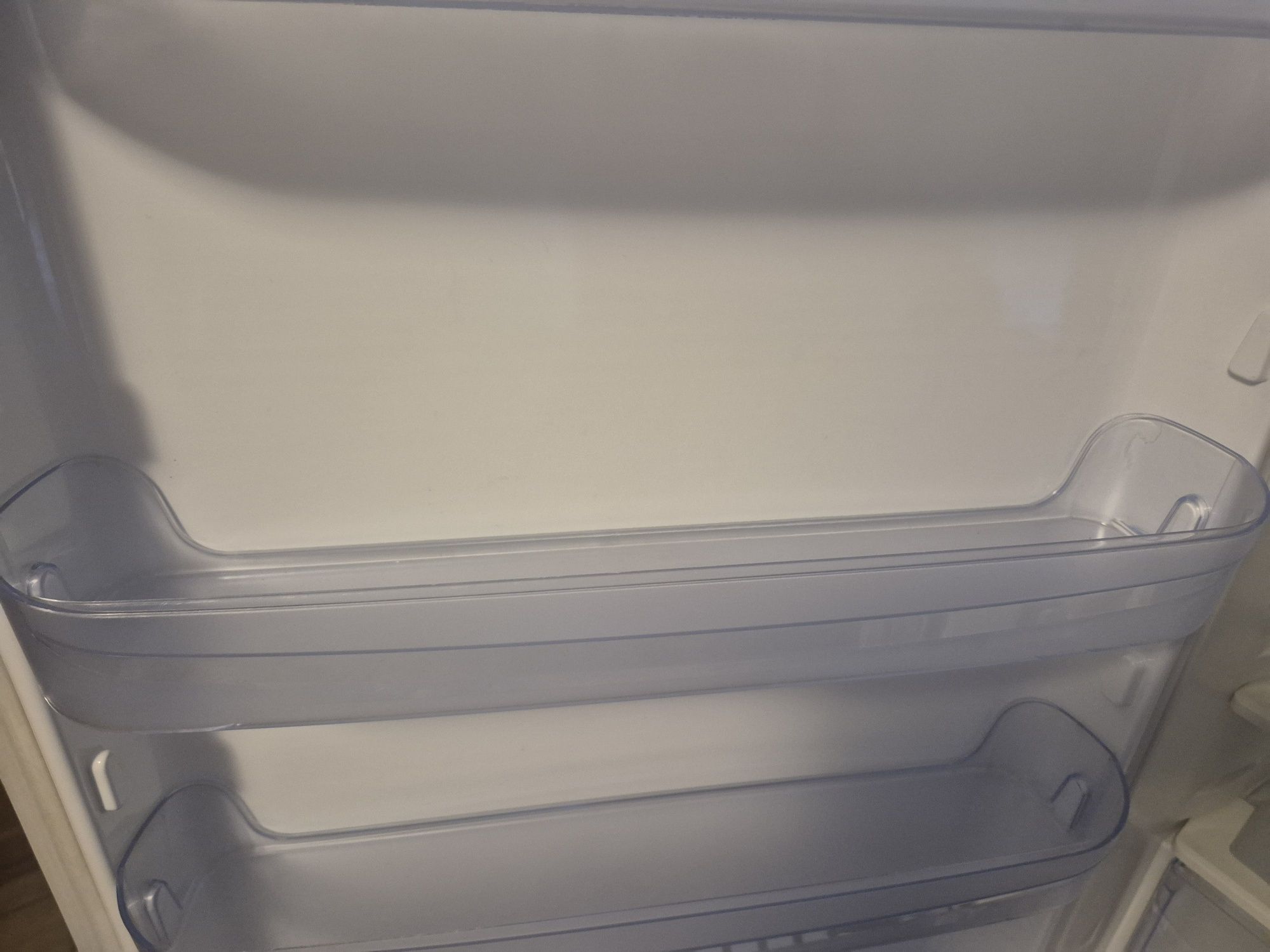 Balkoniki półki lodówka indesit