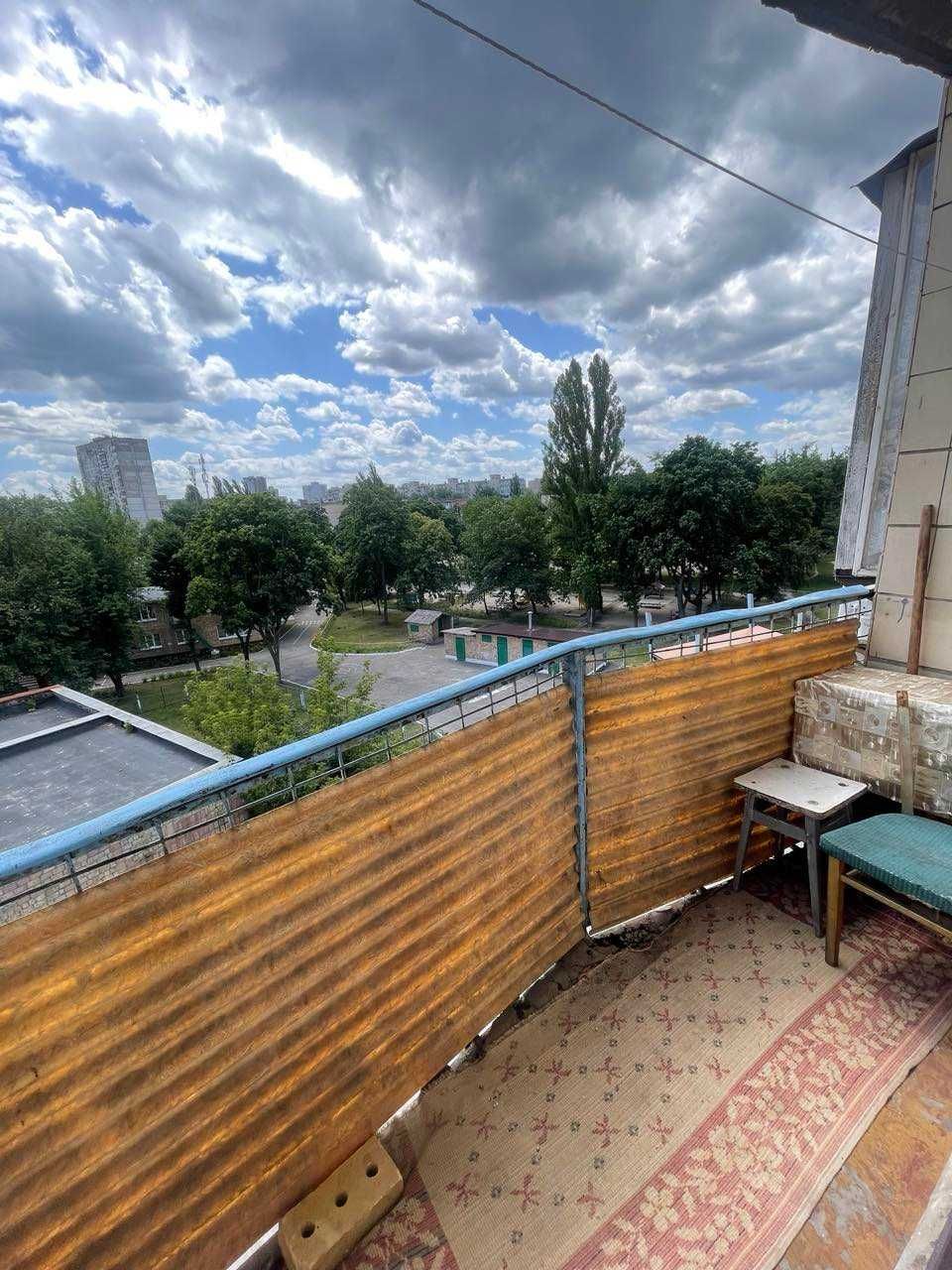 здається квартира,метро Лісова