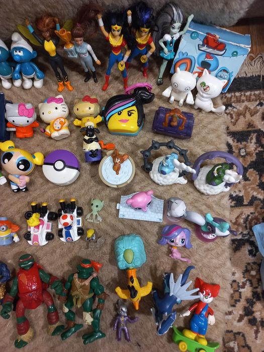 Игрушки макдональдс, кити, смурфик, пони, глазастики