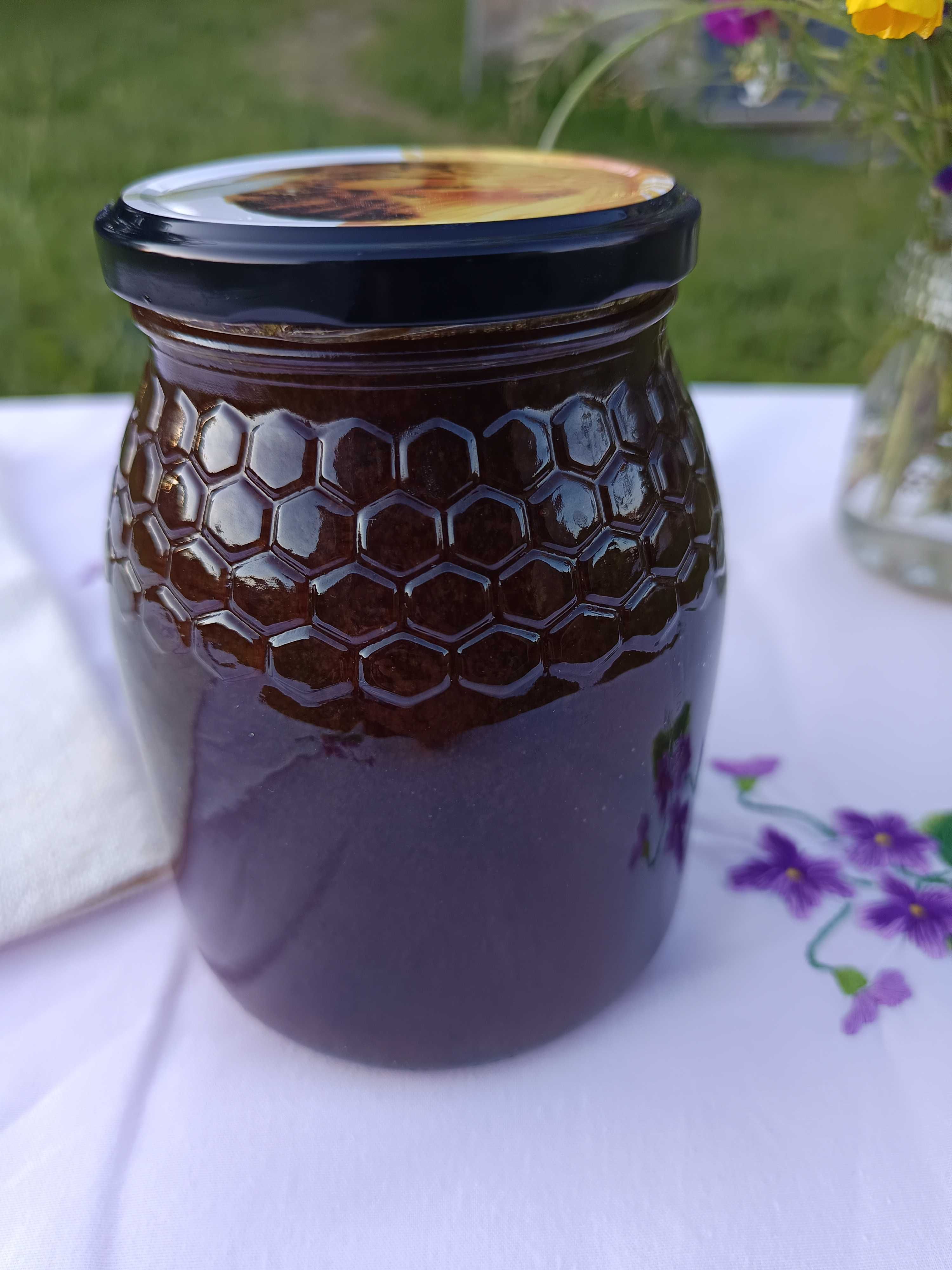 Mel de montanha multifloral, com predominância de castanheiro