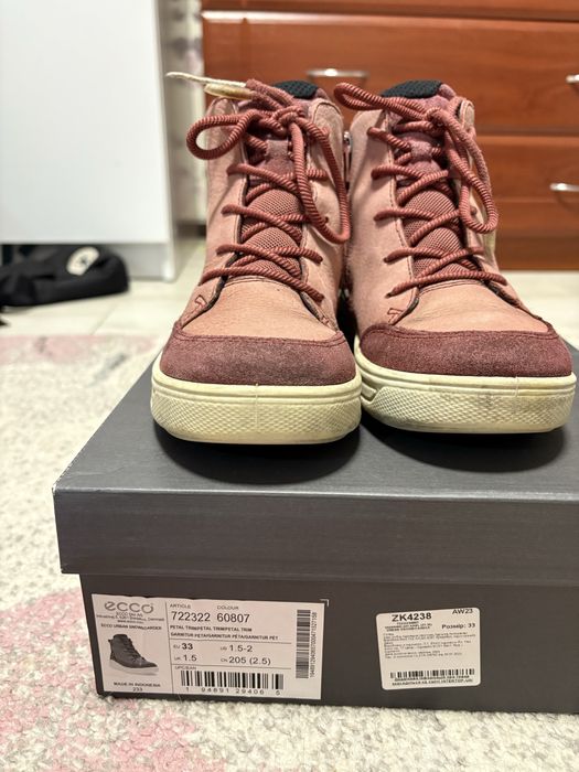 Продам чоботи Ecco для дівчинки.