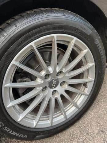 Vendo jantes p/ Audi A5 c/ pneus incluídos 225/50/R17