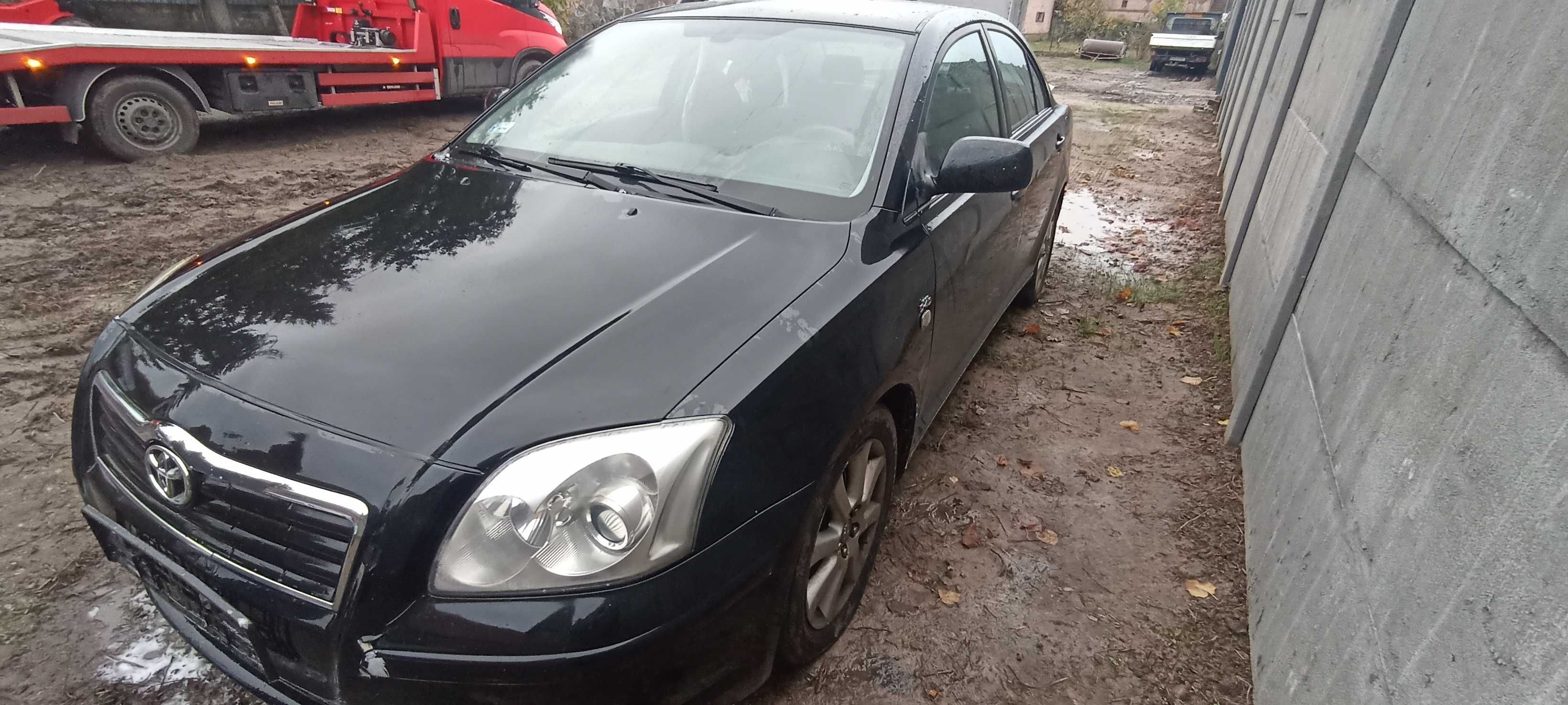 toyota avensis t25 2.0 d4d 1cdftv lak 209  samochód na części