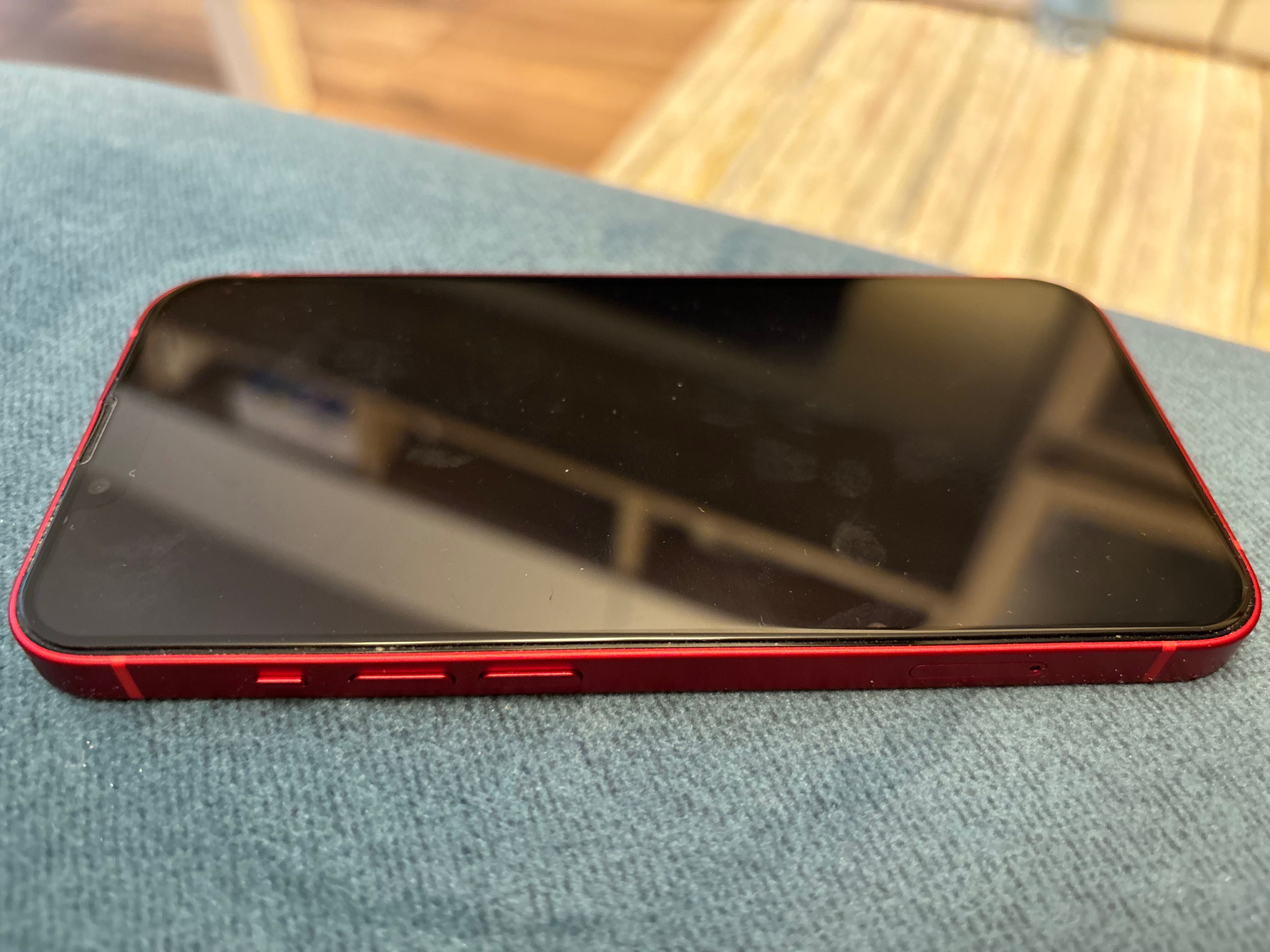 Sprzedam iPhone'a 13 w kolorze czerwonym, 256 GB