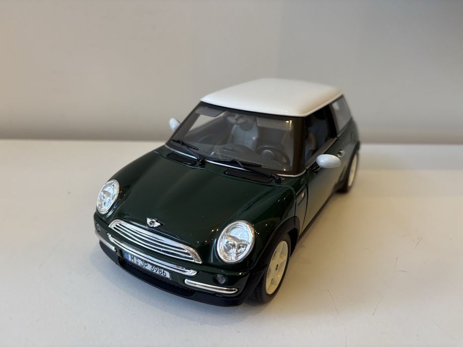 Model Mini Cooper 1:18 BBurago Burago (maisto welly)