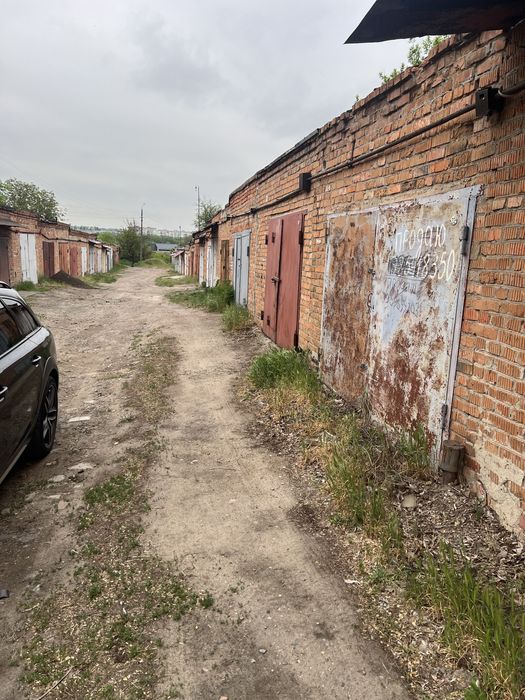 Гараж -22 А Г К Лада.         Вул Щорса  біля  12 школи