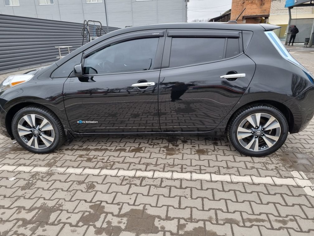 Продам Nissan Leaf