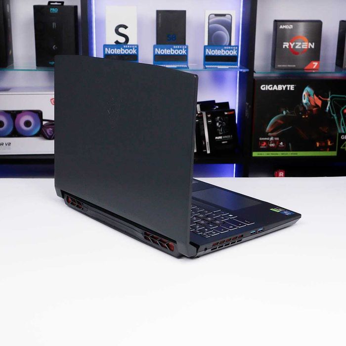 Ігровий ноутбук MSI Katana 15 HX B14W / Intel Core i7 / 16 ГБ RAM