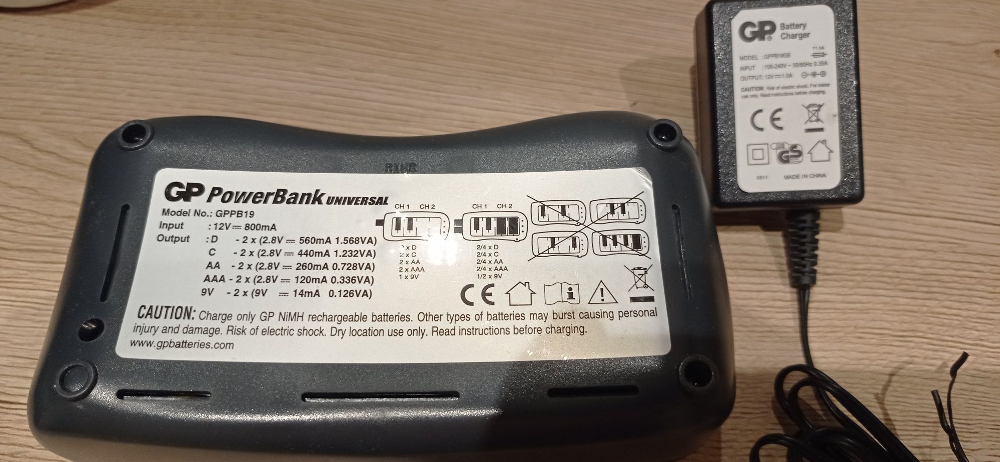 Ładowarka uniwersalna GP Battery Charger