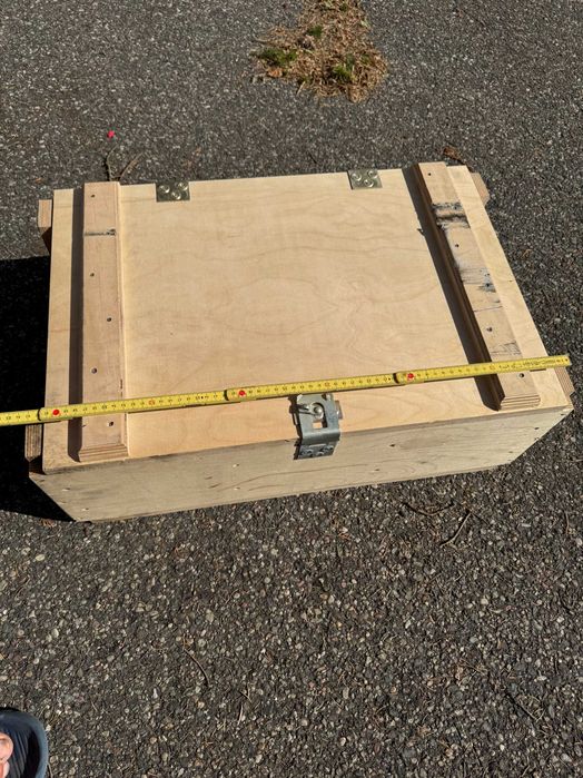 Skrzynie drewniane, wojskowe z okuciem.