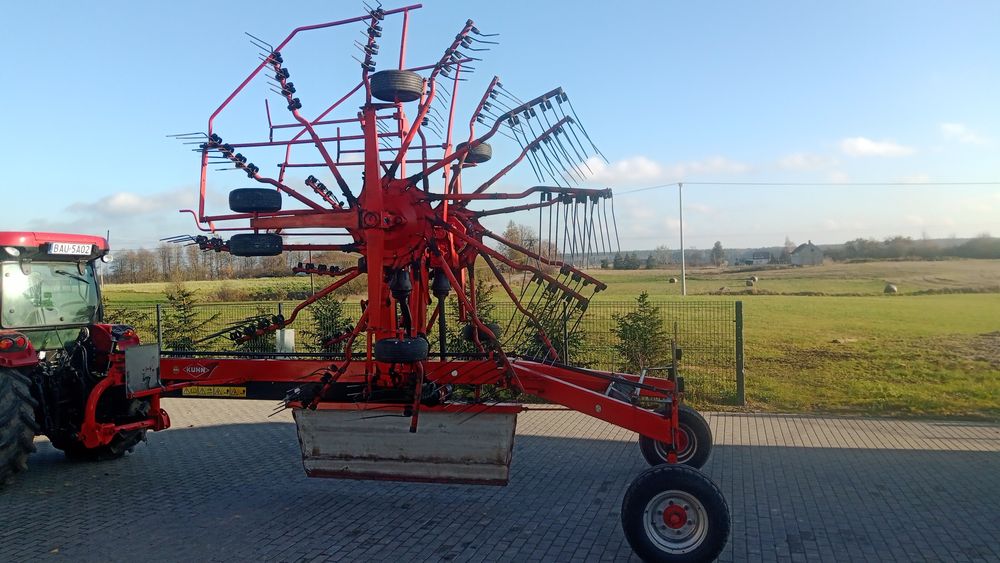 Zgrabiarka dwukaruzelowa kuhn