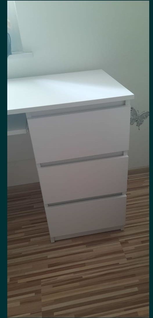 Sprzedam białe biurko