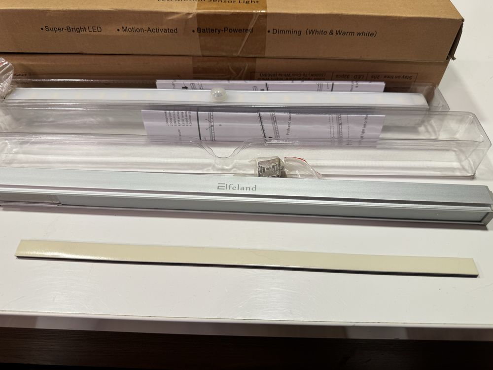 Lampka LED ledowa 33cm do szafy z czujnikiem ruchu na baterie NOWA