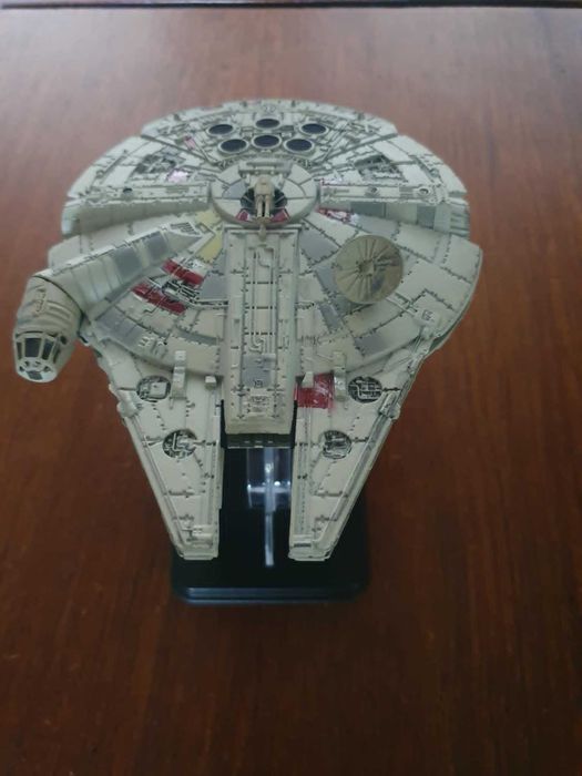 Nave Millennium Falcon...