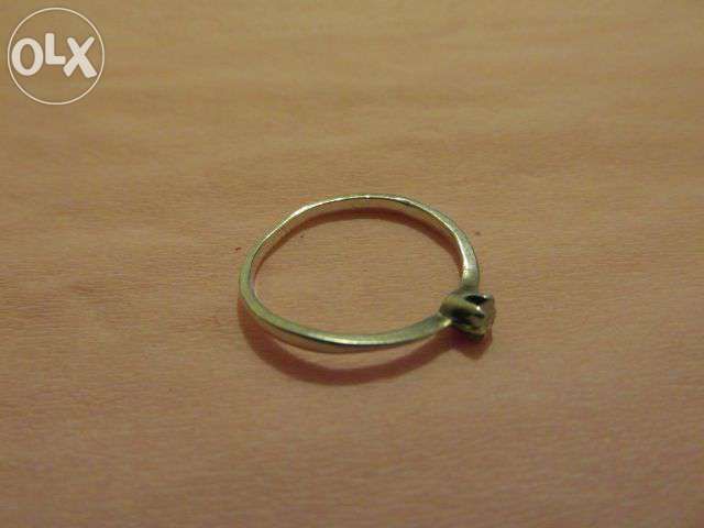 srebrny pierścionek z cyrkonią