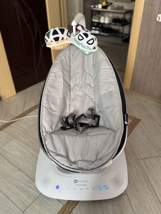 4 moms заколисуючий центр