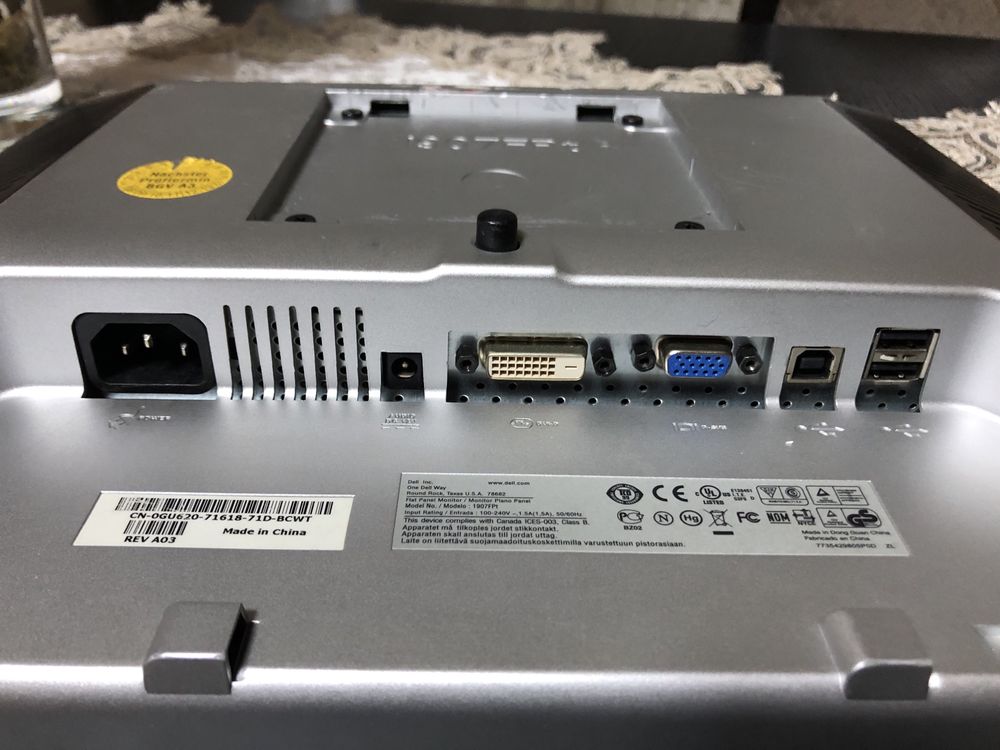 Монітор 19” DELL 1907FPt
