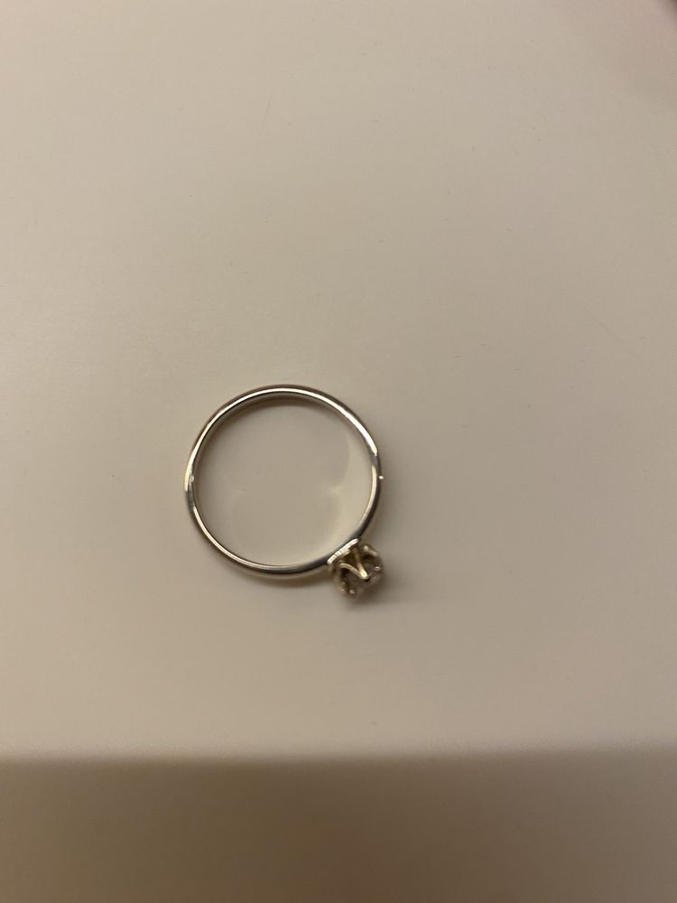 pierścionek białe złoto z diamentem