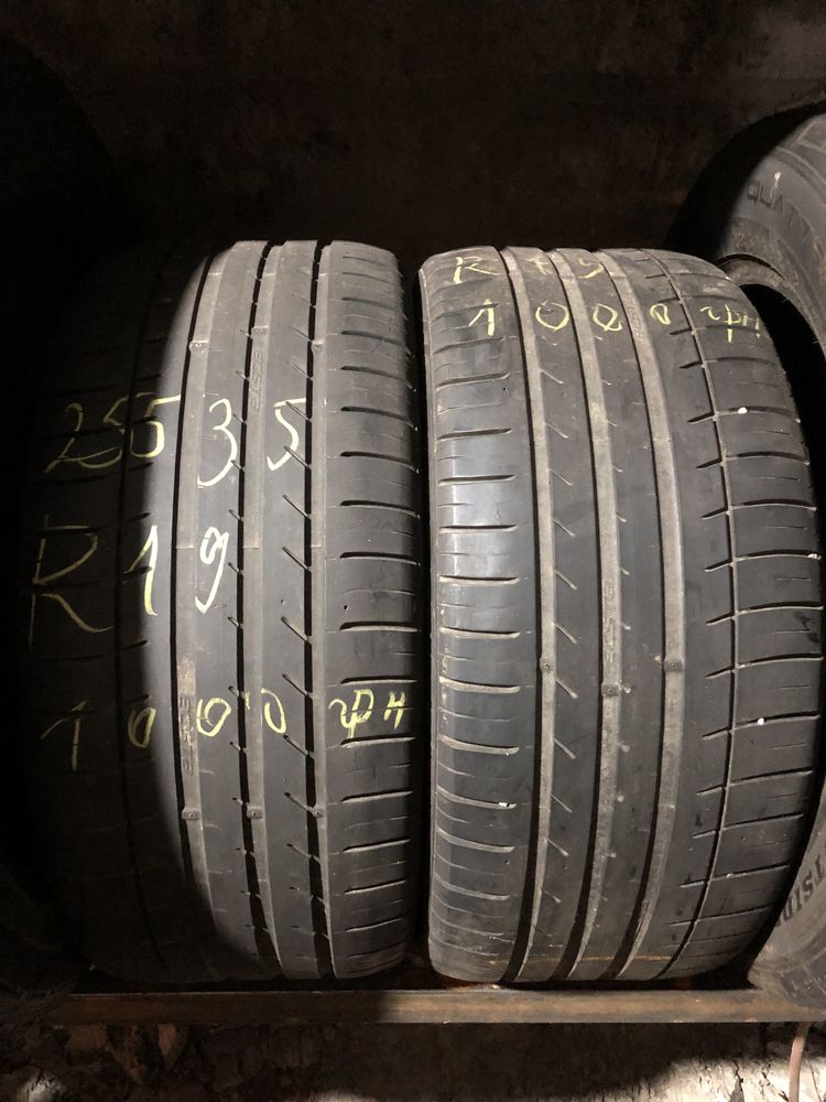 Продам резину Kumho 255/35 R19 2 шт