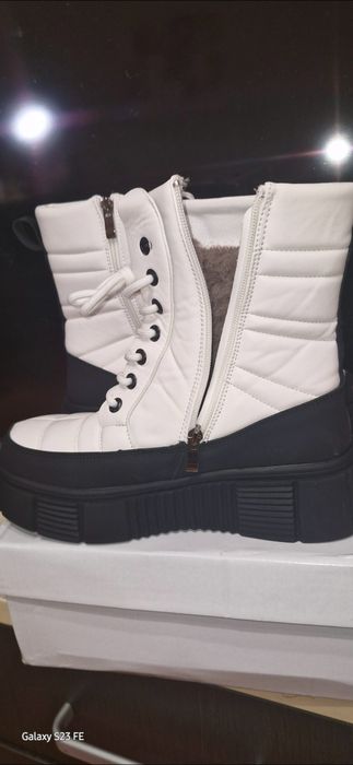 Білі ботиночки на зиму на овчині 39-40