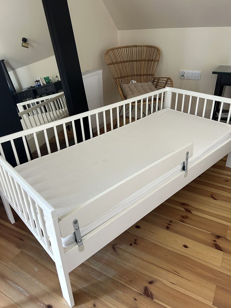 zestaw mebli dziecięcych IKEA białe łóżko biurko krzesło materac