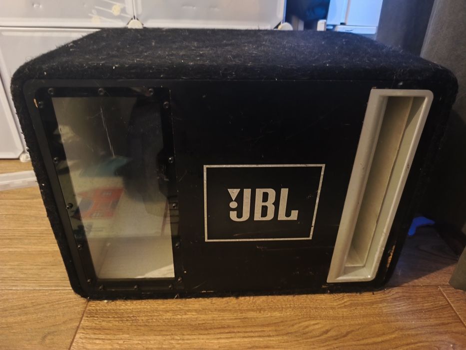Skrzynia basowa JBL + wzmacniacz Magnat