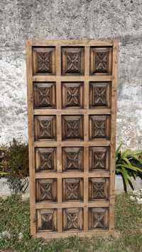 Portas de roupeiro em madeira de traça antiga