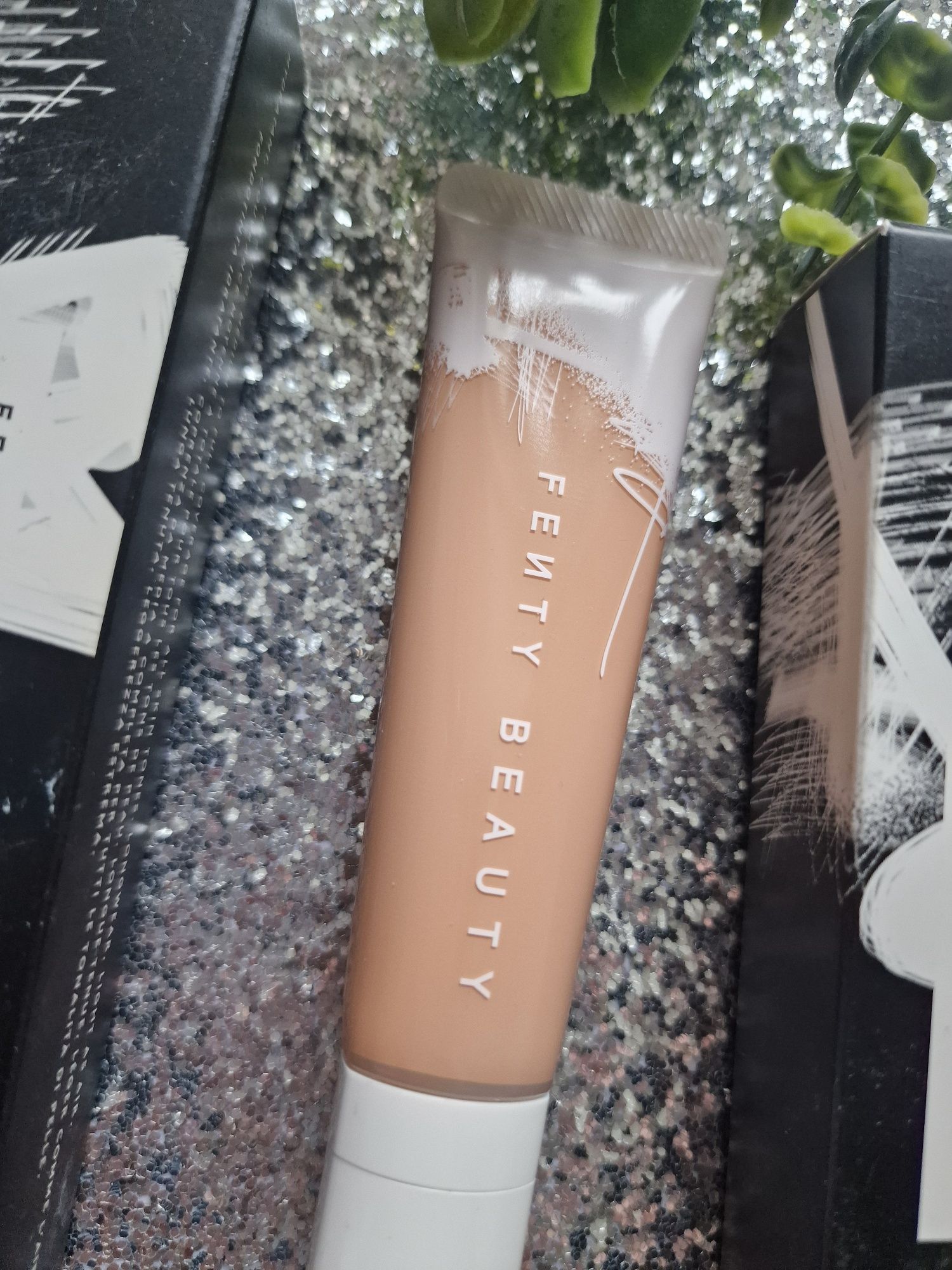 Podkład fenty beauty by rihanna nowy oryginalny