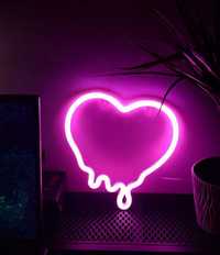 Lampa neonowa w kształcie serca