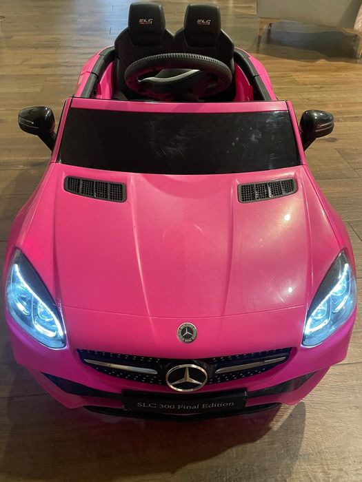 Różowe autko na akumulator