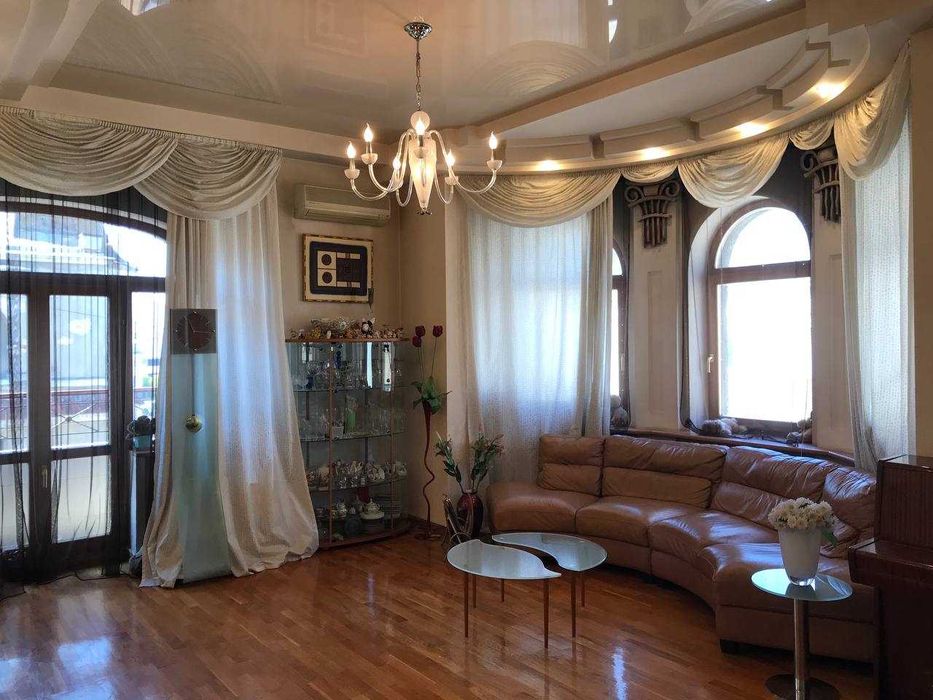 В продаже элитная квартира, 8 комнат, центр (403975)